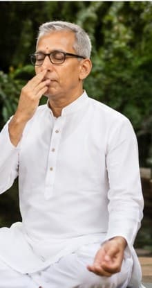 Guruji demonstrating Alternate Nostril Breathing